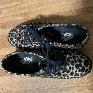 Vans furry leopard print shoes size 8